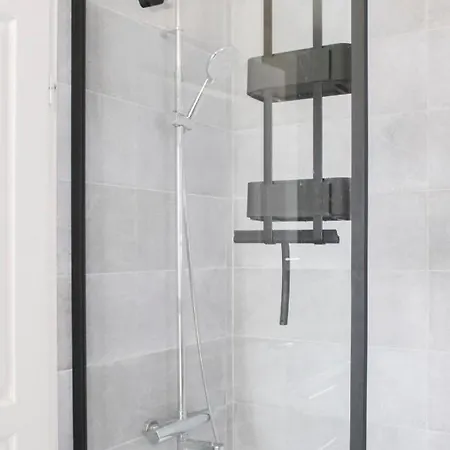 Lovely Spacious Duplex In Saint-ouen سانت أويه