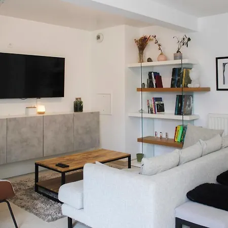 Lovely Spacious Duplex In Saint-ouen سانت أويه