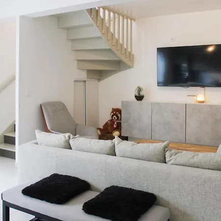 Lovely Spacious Duplex In Saint-ouen * سانت أويه